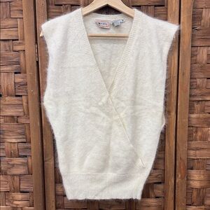 Women's vintage Mariella Angora Cream Sweater Vest